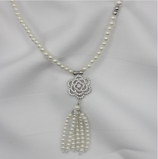 Collar de Perlas con Flor