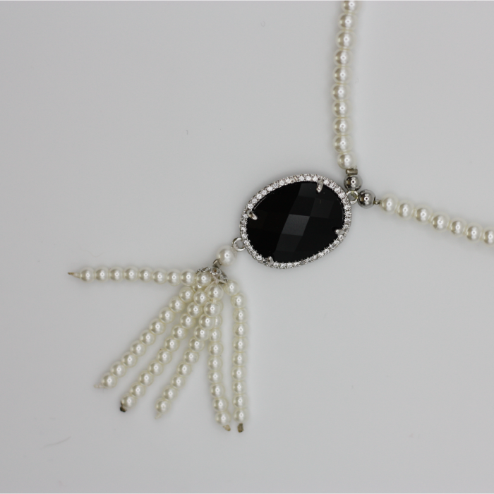 Collar de Perlas con Cristal Negro